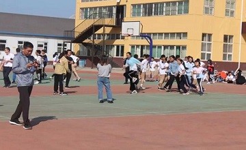 绳舞飞扬，跃动青春——北京市剑桥中学“迎国庆”跳长绳比赛图片