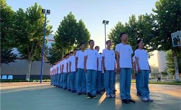 挥洒汗水，青春正好——北京市第八中学国际部高一年级军训生活 图片