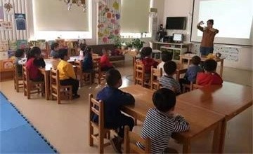 海德京华国际双语学校——酸碱实验室 | 幼儿园里的探究课图片