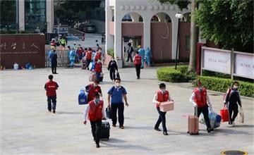 秋明局长视察深圳高级中学国际部学子返校图片