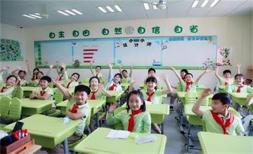 上海市民办平和学校一二三年级同学回归校园图片