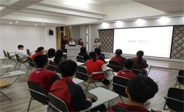 重庆二外国际部青春之声广播站年度总结会暨职位交接仪式图片