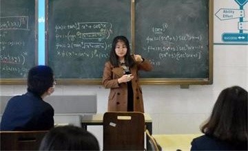 喜讯NEWS 丨济外国际樊满满老师荣获芝加哥大学“杰出教育者奖”图片