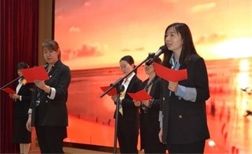 青岛国开中学国际部朗诵：诵读经典，做博雅少年图片