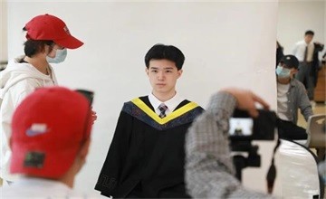 名校录取的武汉市第六中学国际部未来的“于工程师”依旧在校学习图片
