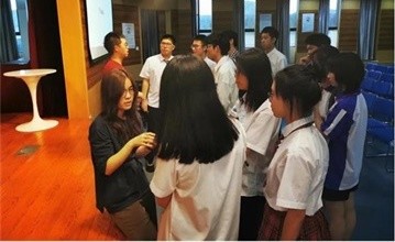 芝加哥大学校友来访杭州外国语学校剑桥高中图片
