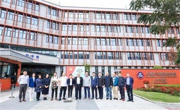 著名企业家代表团莅临上海托马斯实验学校调研指导图片