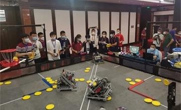 北京市第八十中学国际部学生在VEX机器人北京选拔赛中斩获佳绩图片