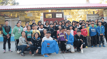 西安铁一中国际部学生走进白鹿原儿童村献爱心图片