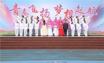 连云港外国语学校隆重举行14岁青春仪式图片