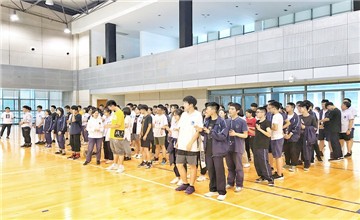 记宁波滨海国际合作学校高中部高二学生大型团体心理拓展活动图片
