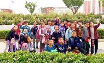 北京市中芯学校三年级全体师生前往著名的皇家园囿图片
