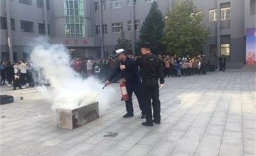 北京博文学校芯博雅实验校区全体师生参加消防演习，增强安全意识！图片