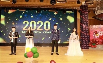 三鑫双语学校国际部新年晚会 :绽放青春，启航2020 图片