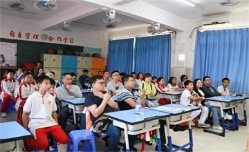 三鑫双语学校国际部举行2020学年第一学期家长会图片