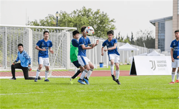 上海阿德科特学校足球队赢得尤文图斯国际青少年足球世俱杯亚军图片