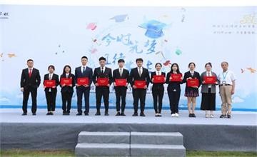 上海金苹果学校国际部2020届高三毕业典礼图片
