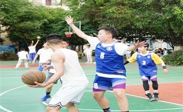 团结协作，驰骋球场——记川大附中国际部篮球比赛图片