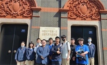 上海七宝德怀特高级中学主题春游：在行走中学习四史图片