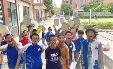 西安沣东中加学校小学部英文单词拼写嘉年华活动 图片