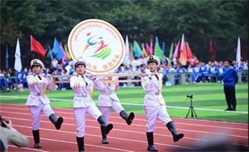 在运动中发展健全的人格—成都七中国际部第42届田径运动会图片