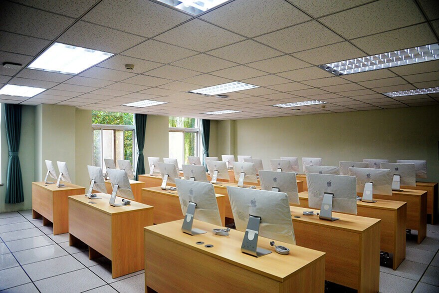 北京市新府学外国语学校计算机房