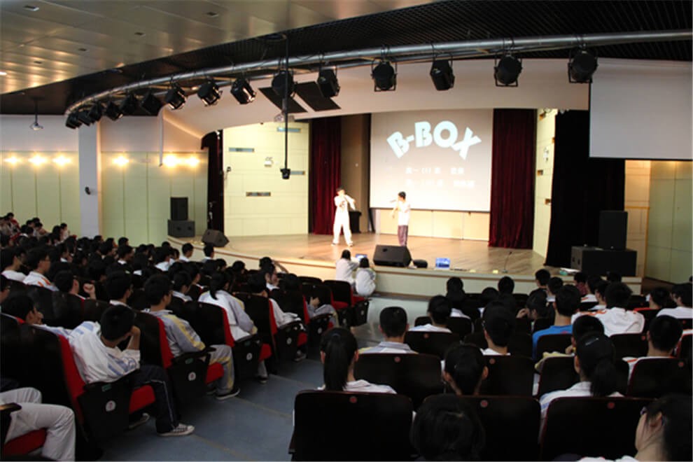 杭州第四中学国际部教室设备图片02