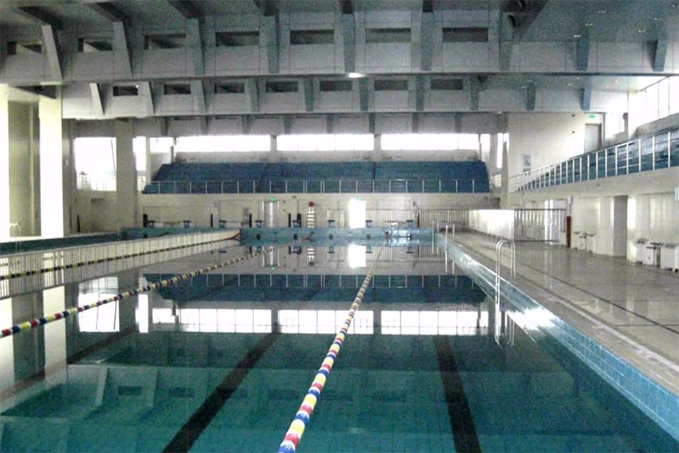 天津英华国际学校游泳馆内景