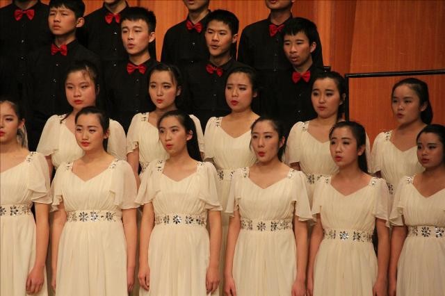 四川师大附中国际部学生合唱团参加四川新年合唱音乐会图片03