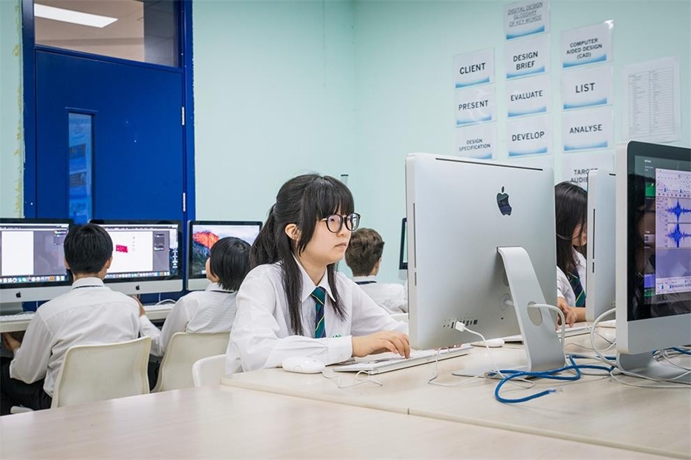 北京世青国际学校计算机室