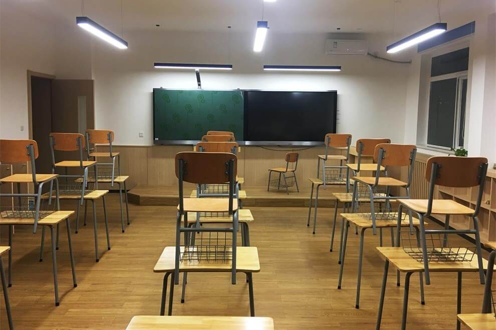北京新桥外国语高中学校教室图片
