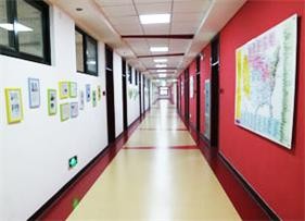 北京市实验外国语学校学校走廊图片