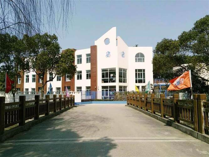 上海斯代文森国际学校学校道路图片3
