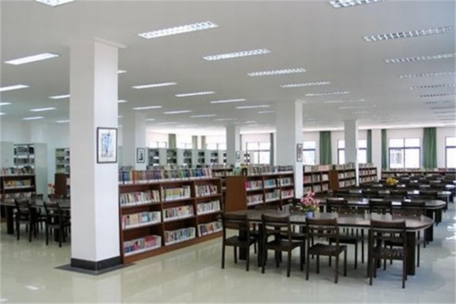 北京市剑桥中学阅览室