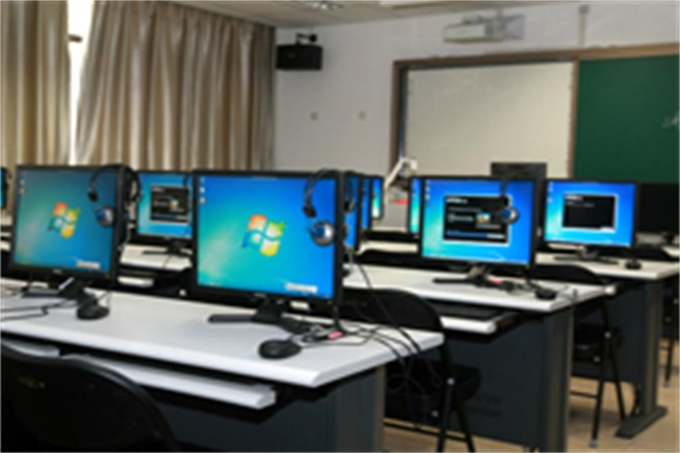 北京师范大学附属中学国际部计算机教室02