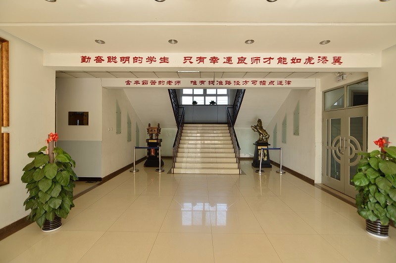 北京市中关村外国语学校楼内环境图01
