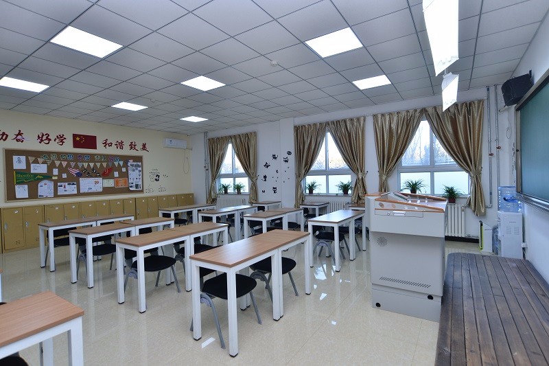 北京市中关村外国语学校教室图片05
