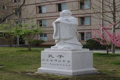 北京市师达中学人物石像图集
