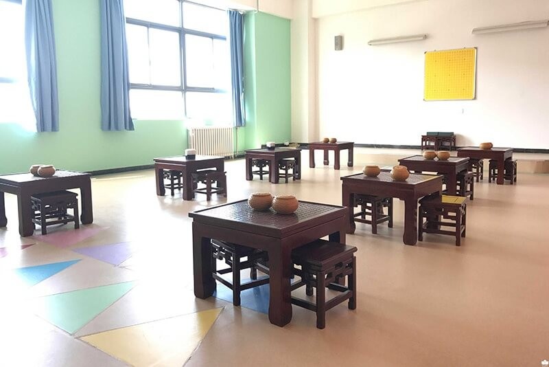西安沣东中加学校围棋教室图片