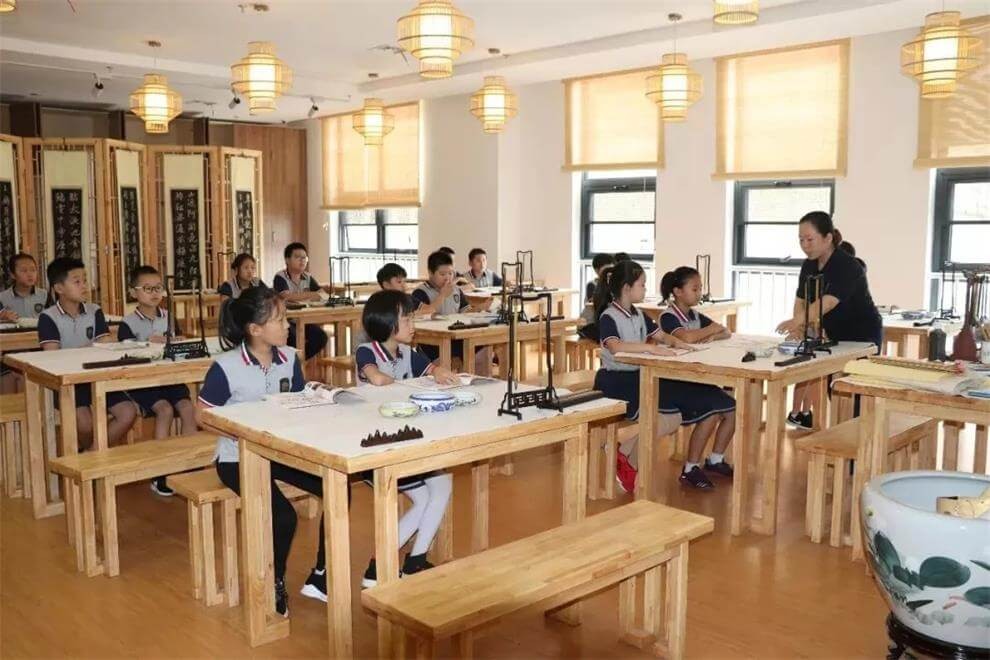 北外附属龙游湖外国语学校学生教室图片04