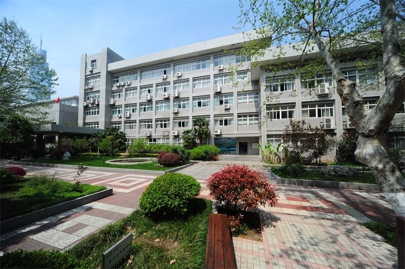 南京市第十三中学国际高中信息中心图片