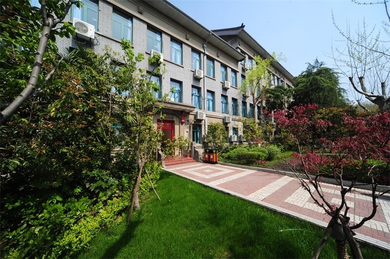 南京市第十三中学国际高中教学楼后图片