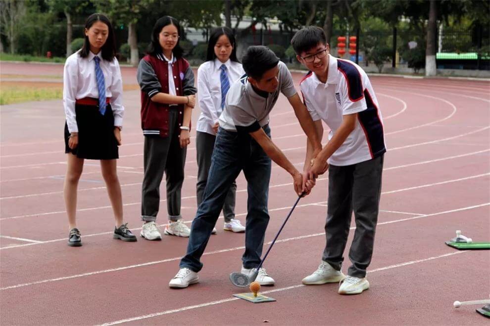 南京雨花台中学国际高中征战高尔夫图片02