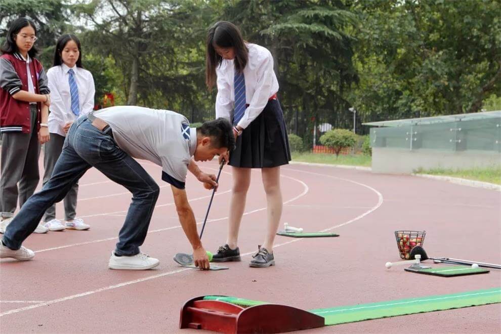 南京雨花台中学国际高中征战高尔夫图片03