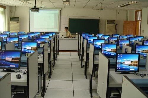 杭州第十四中学国际部电脑教室图片01