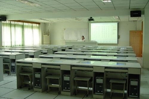 杭州第十四中学国际部电脑教室图片02