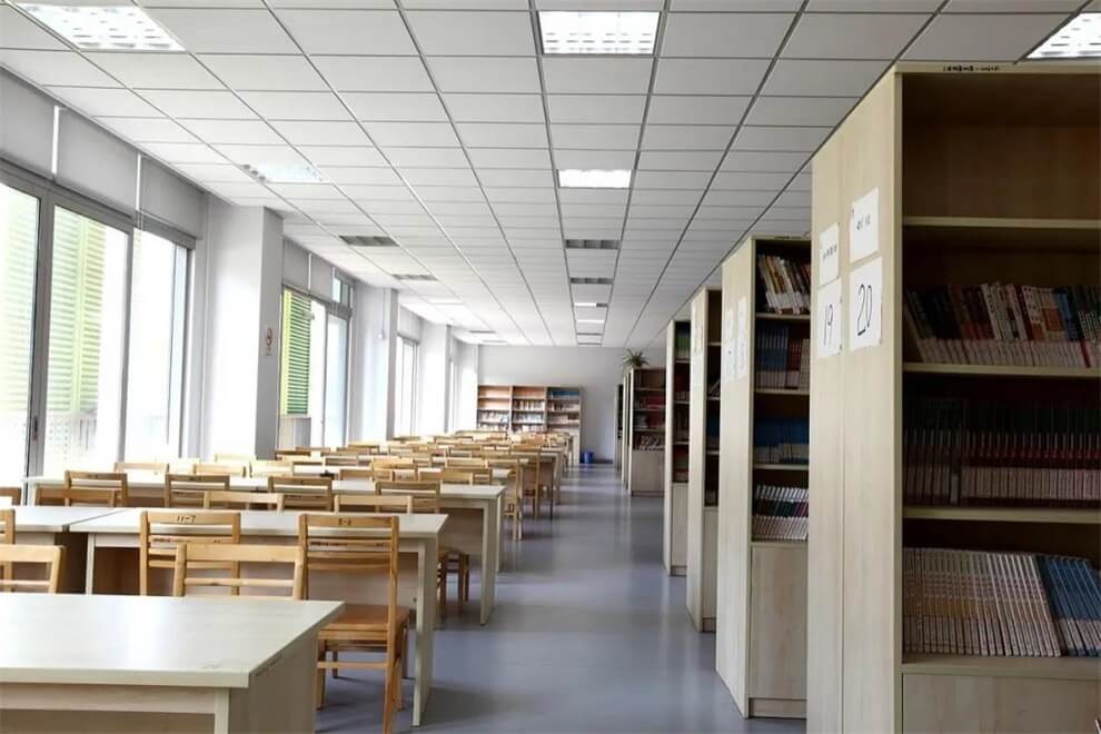 上海外国语大学附属双语学校图书馆图集