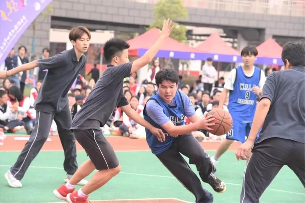 上海世界外国语中学篮球比赛图片02