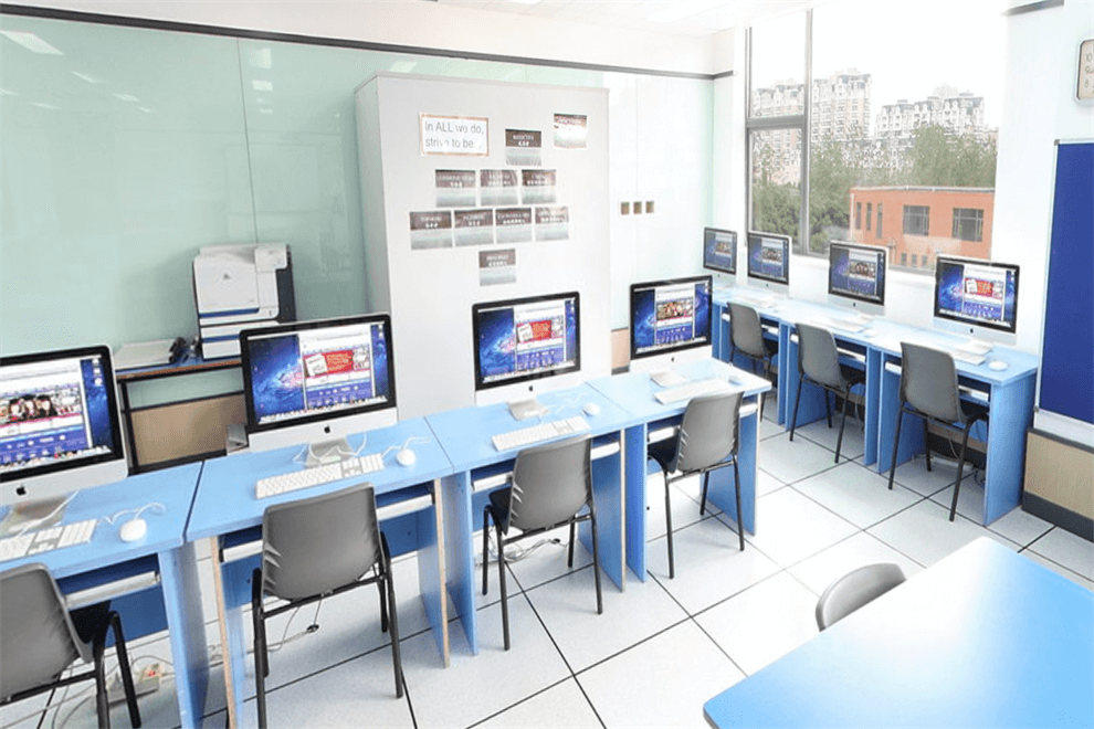 上海耀中外籍人员子女学校计算机室图集