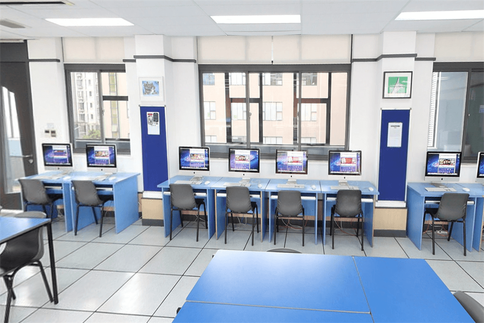 上海耀中外籍人员子女学校计算机室图片02
